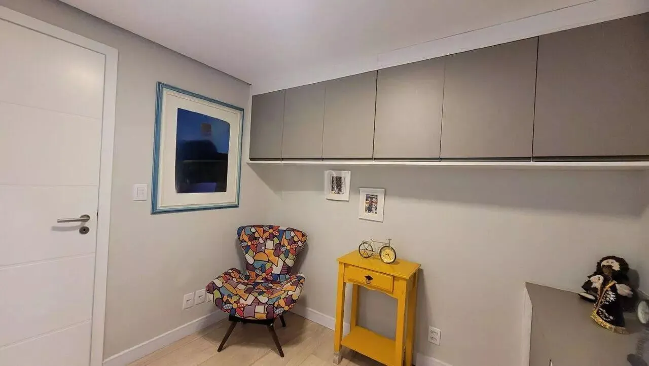 Imagem Casa em condomínio com 3 dormitórios, suíte e 2 vagas.