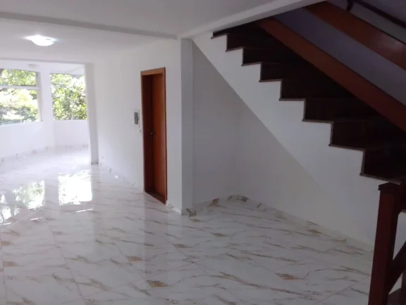 Imagem Casa no Condominio Arujá Country Club com 3 Suítes