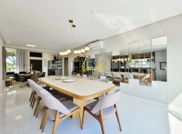 Imagem Casa térrea no Enseada com piscina aquecida e 4 suítes