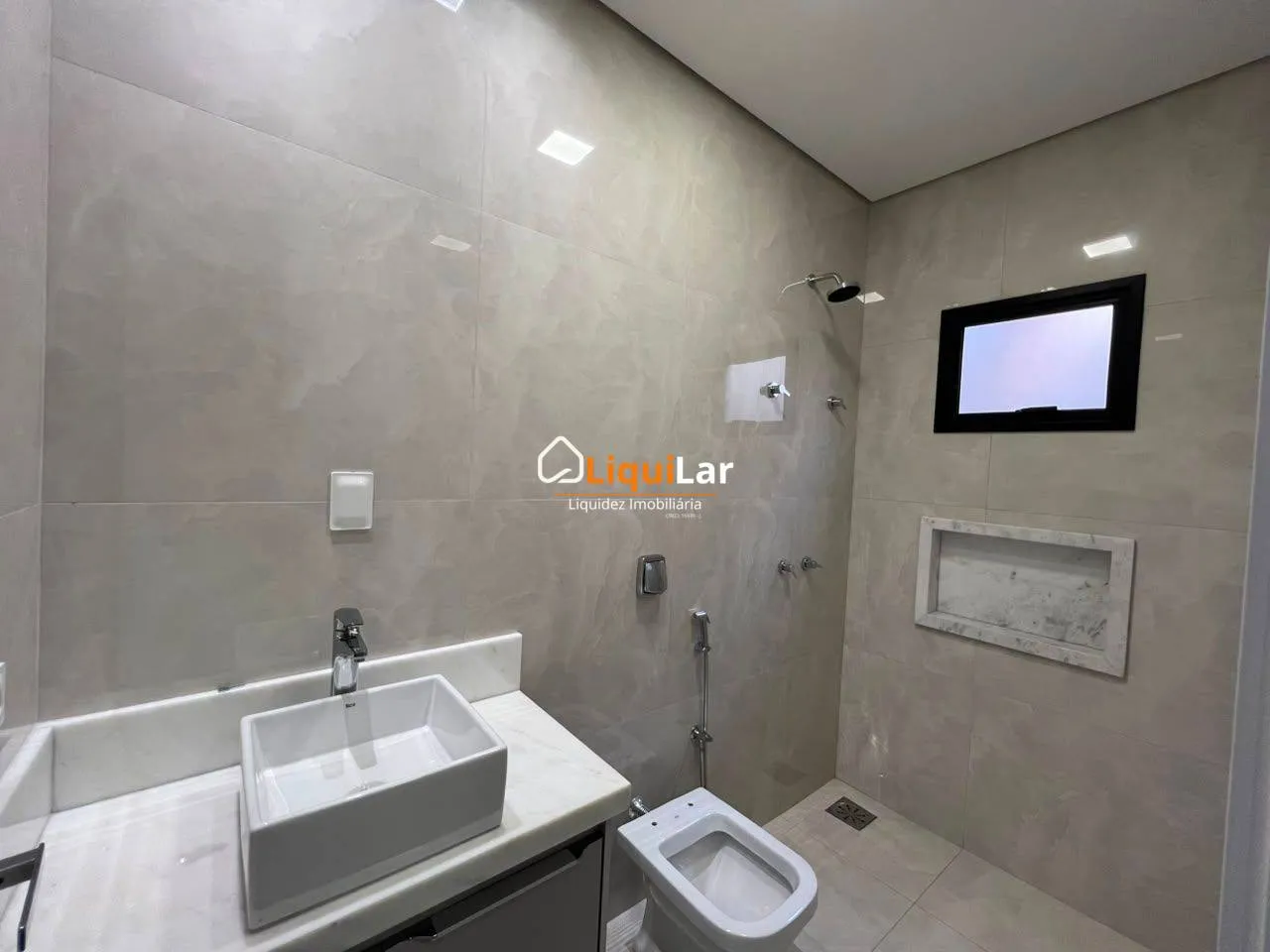 Imagem Alphaville 4 | Casa Térrea com Escritório, Cozinha Separada e Piscina Aquecida