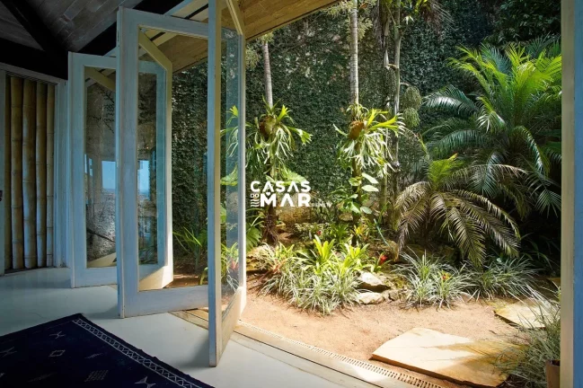 Imagem Casa frente mar de luxo na Ferradura, Búzios-RJ: 6 quartos, 6 suítes, 3 salas, 3 vagas - 749m² de pura sofisticação!