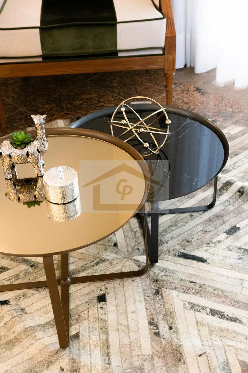 Imagem Casa de estilo Neo-Clássico recém-reformada e ampliada, 4 quartos sendo 2 suítes, 4 vagas
