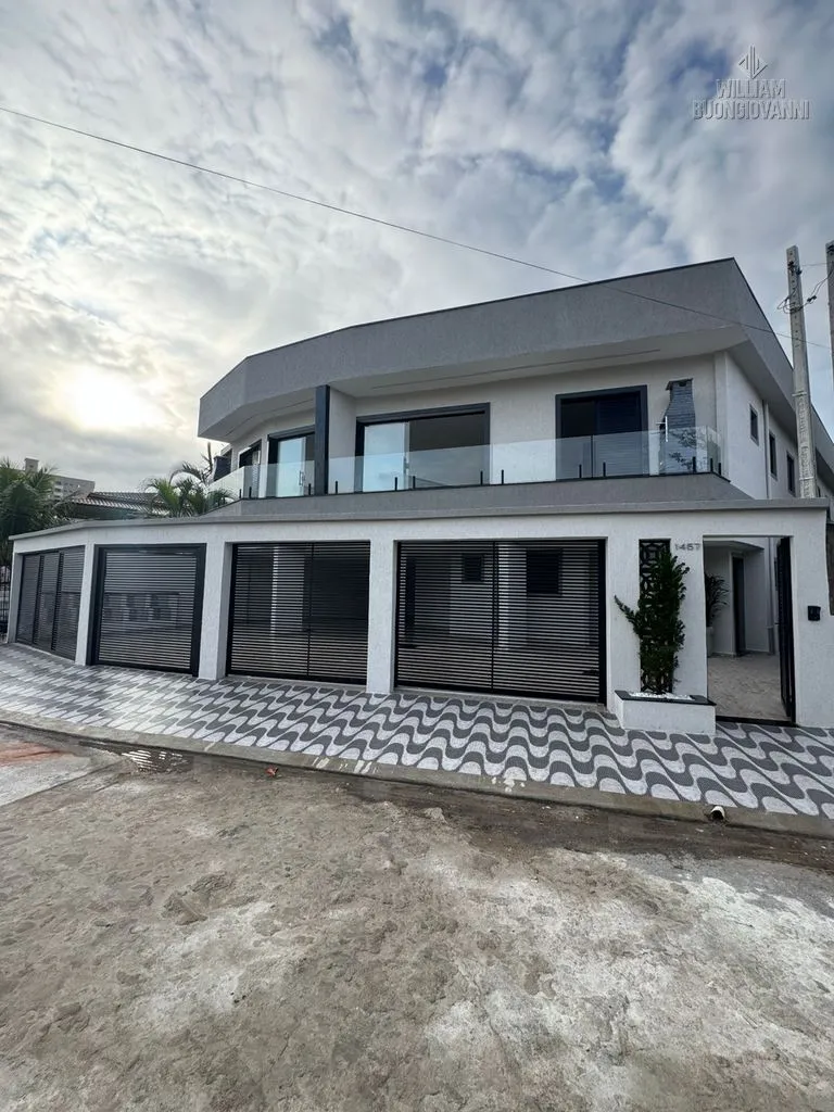 Imagem Casa Nova em Condomínio - 2 Suítes, 600m da Praia do Caiçara,