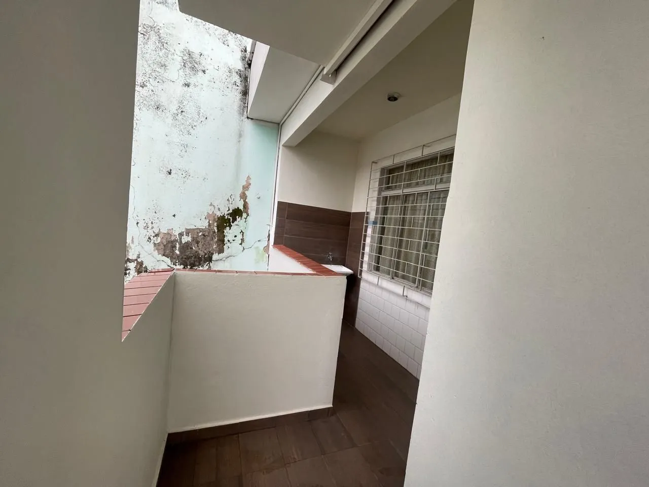 Imagem Terreno amplo com 690m², com duas casas construídas para moradia ou investyirdores!!