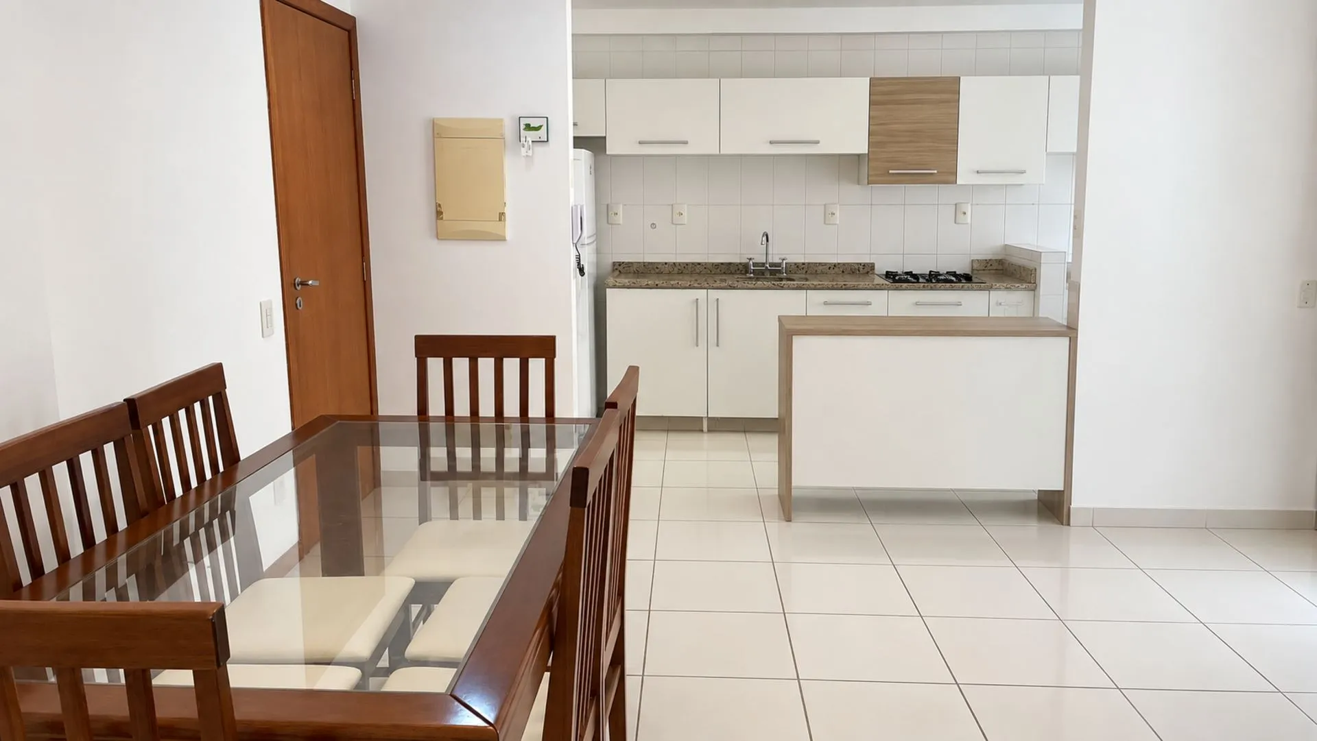 Imagem Apartamento de dois dormitórios, locação anual.
