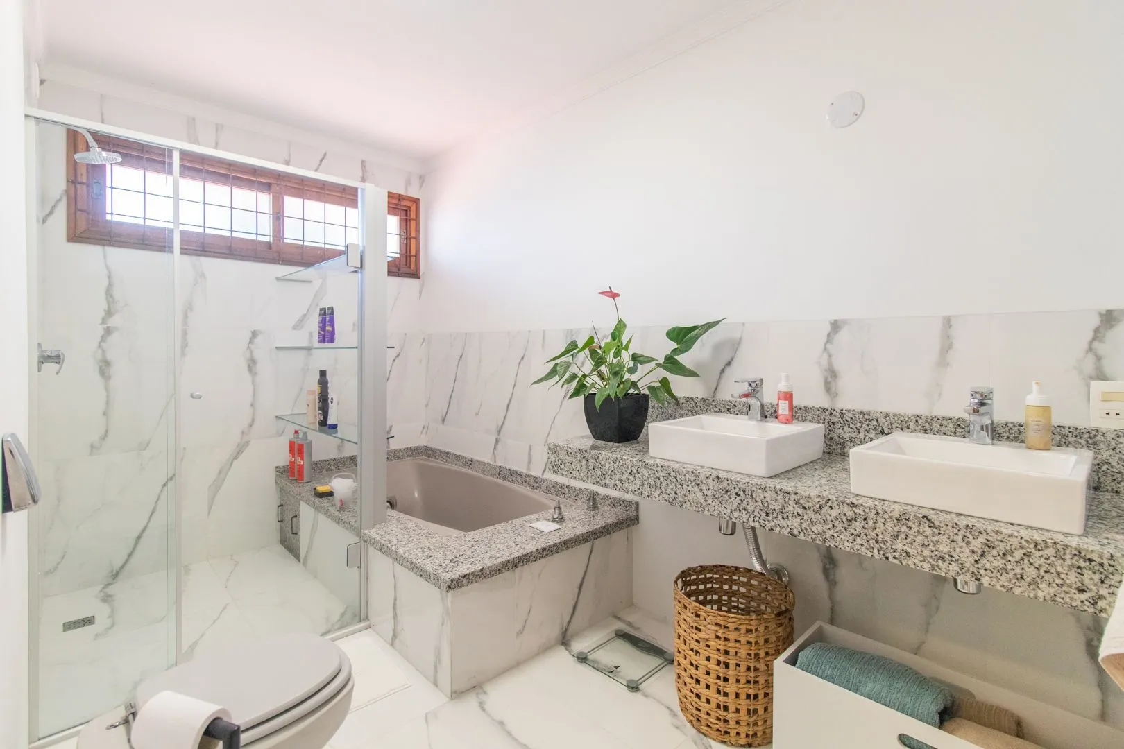 Imagem Casa para Venda - 410m², 3 dormitórios, sendo 3 suites, 2 vagas - Ipanema