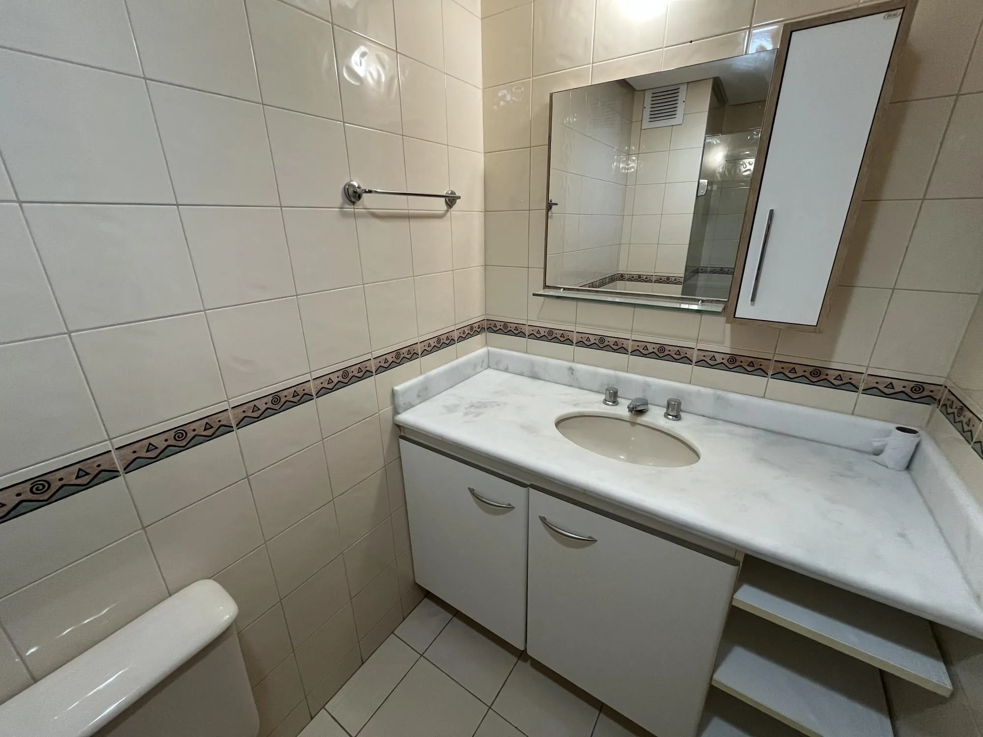 Imagem Apartamento de dois quartos, suíte e uma vaga de garagem no bairro Menino Deus
