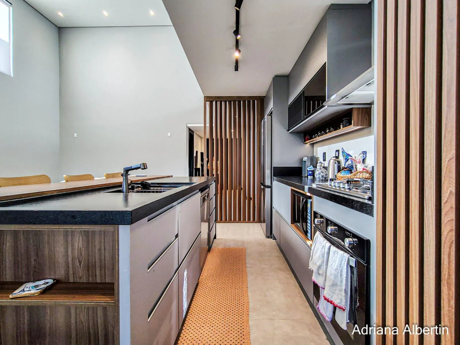 Imagem Casa com 345m², piscina e vista para o Guaiba