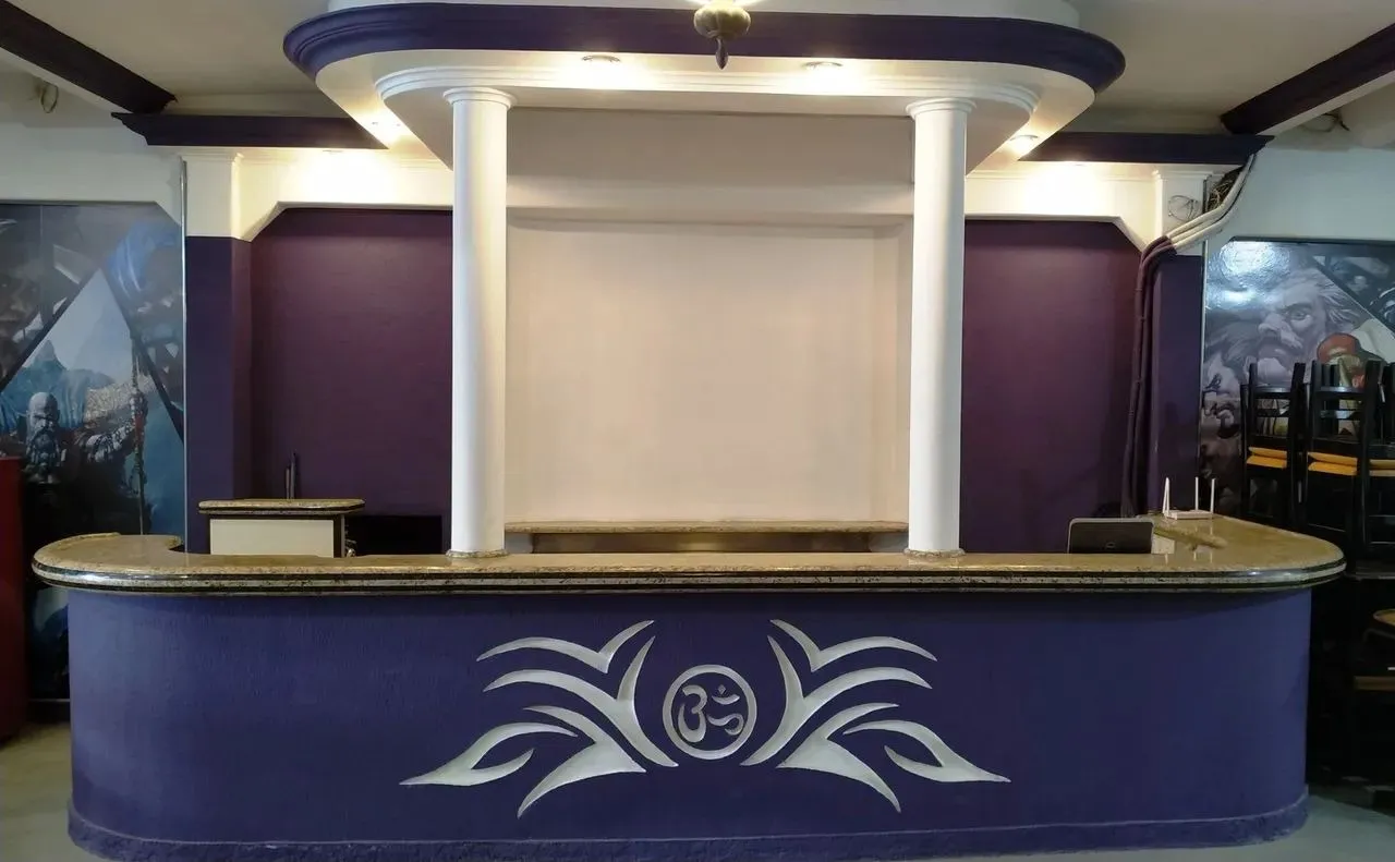 Imagem Salão Comercial de Alto Padrão para Locação na Vila Carvalho, Sorocaba-SP: 1 Sala, 2 Banheiros, 160m² de Área