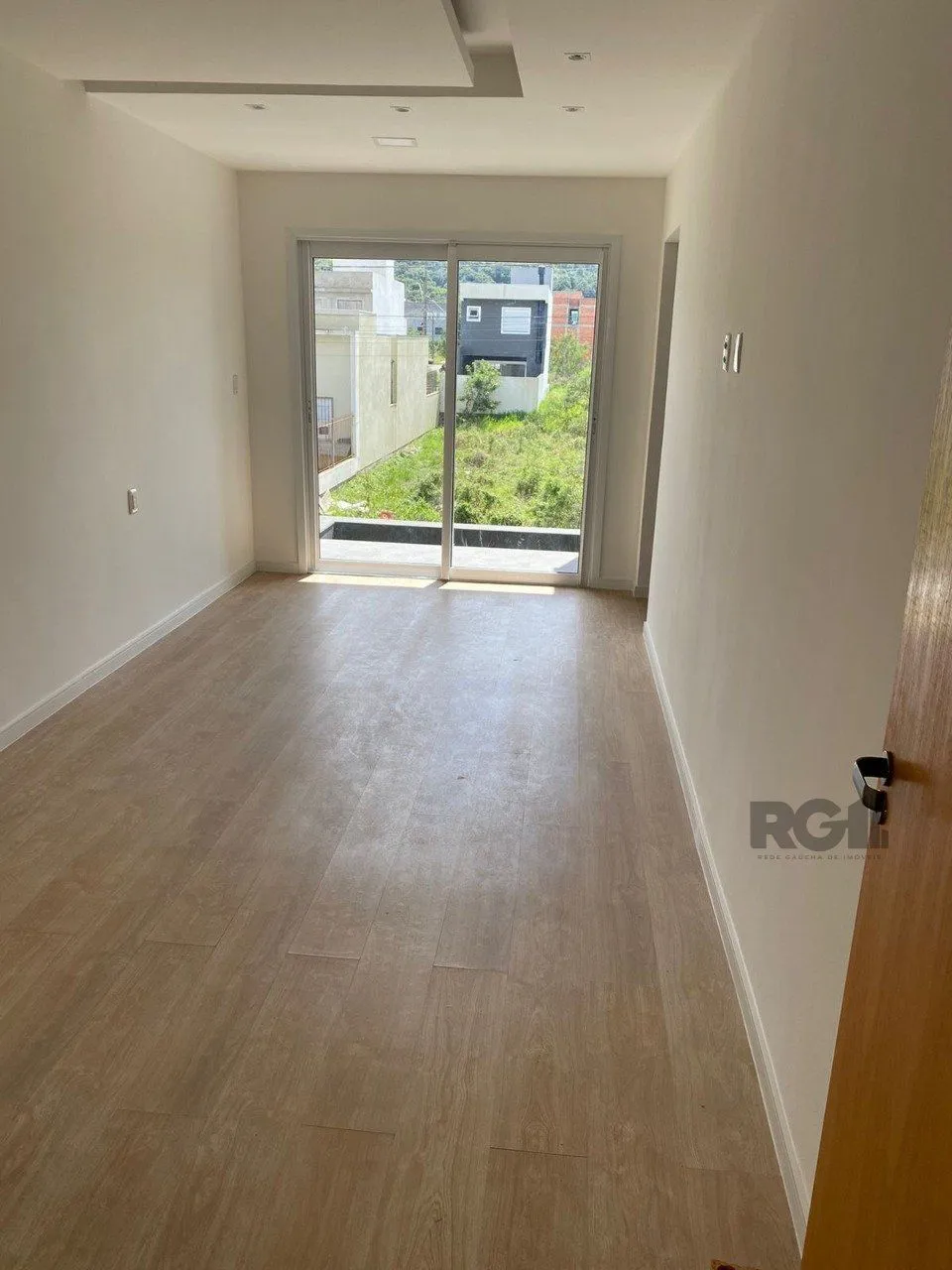 Imagem Casa com 03 Dormitórios / Amplo Terraço e Pátio