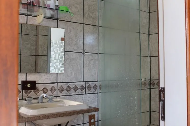Imagem Casa para Venda - 255.68m², 4 dormitórios, sendo 1 suites, 2 vagas - Tristeza