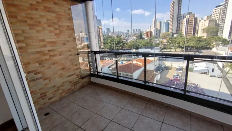 Imagem Aluguel de Apartamento em Pinheiros com 3 Quartos sendo 1 Suíte, 4 Banheiros, 2 Vagas de Garagem.