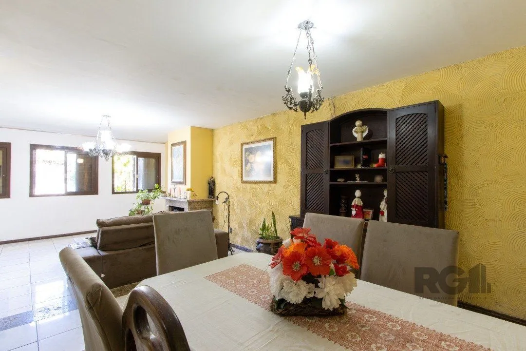 Imagem Sobrado para Venda - 170m², 3 dormitórios, sendo 1 suites, 2 vagas - Serraria