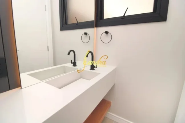 Imagem Belíssima Sobrado no Condomínio Enseada! Estilo Contemporâneo, composto por 05 suítes com sacada