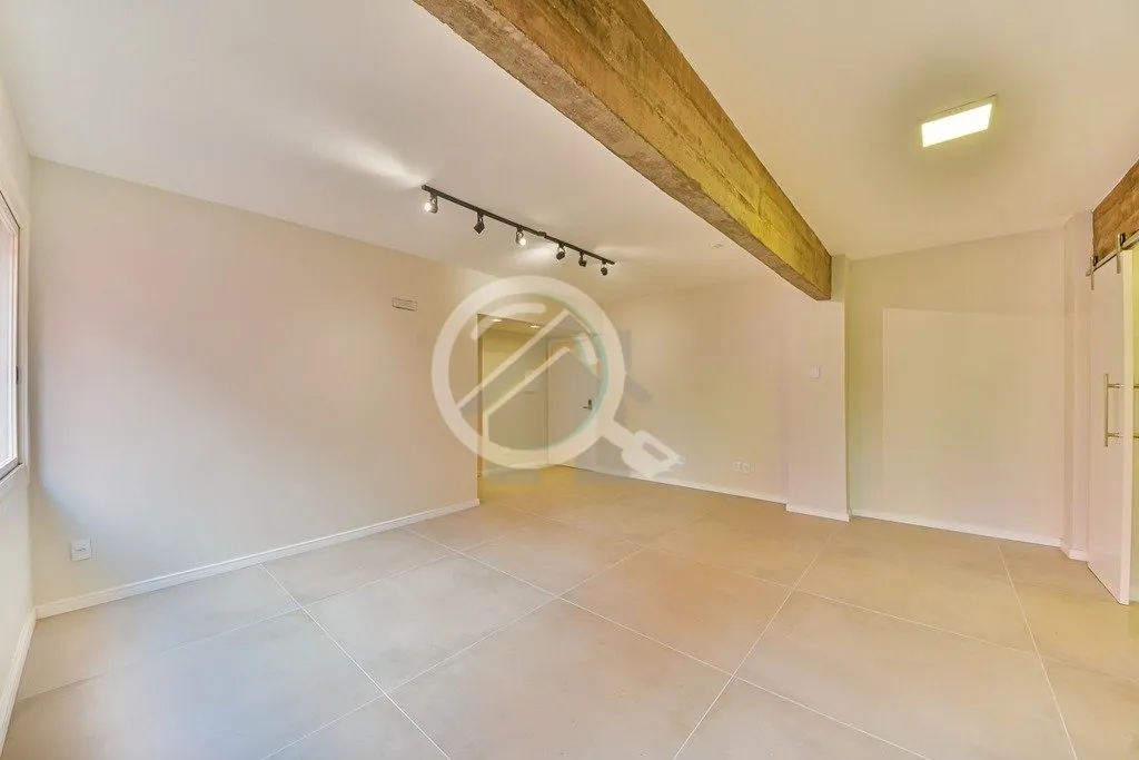 Imagem Apartamento finamente reformado em alto padrão com 2 dormitórios e 1 vaga de garagem no Bom Fim. L...