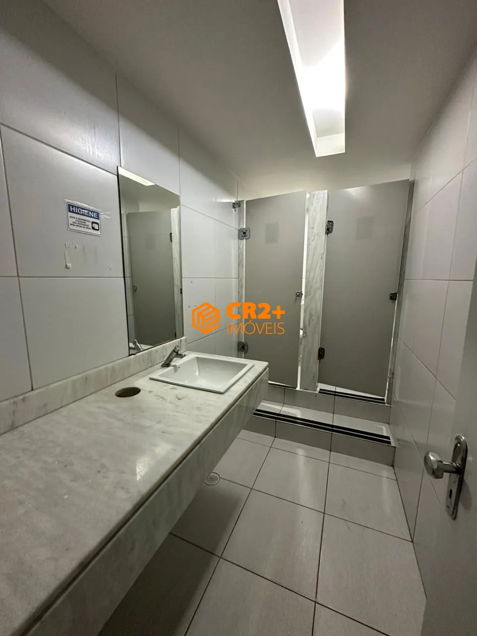 Imagem Vendo ou loco Prédio comércial 560 m² - Av. Agamenom Magualhães