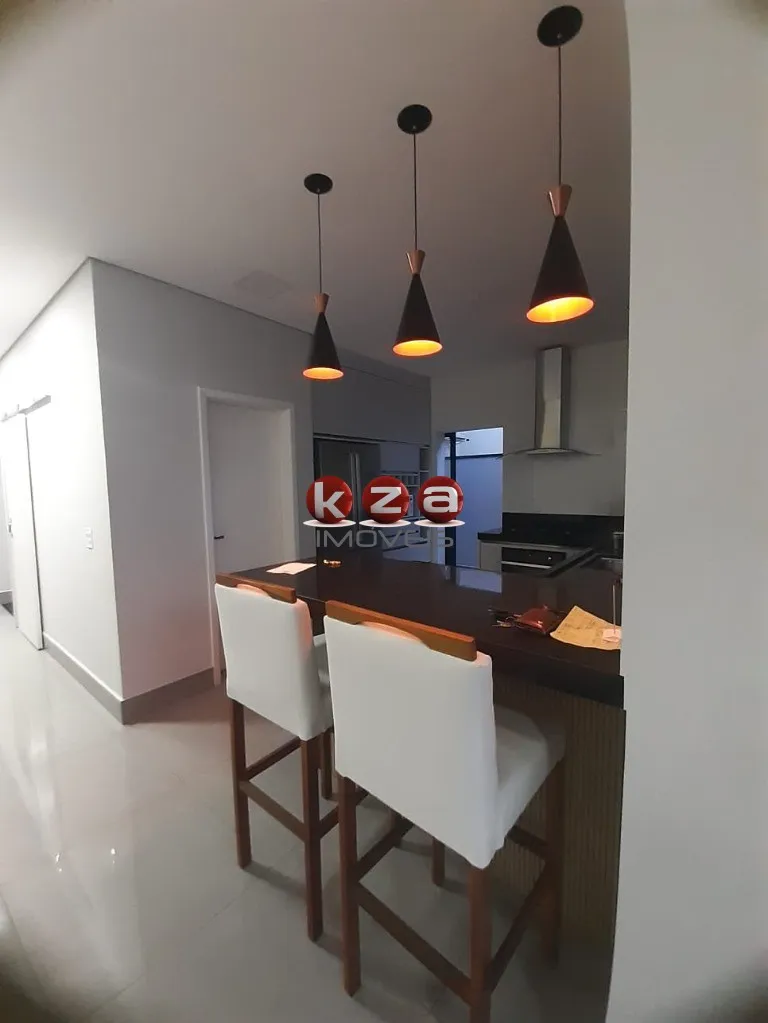 Imagem Casa de alto padrão em condomínio: 3 quartos, 3 suítes, 2 salas, 5 banheiros, 4 vagas, 200m² - Residencial Real Parque, Sumaré-SP.
