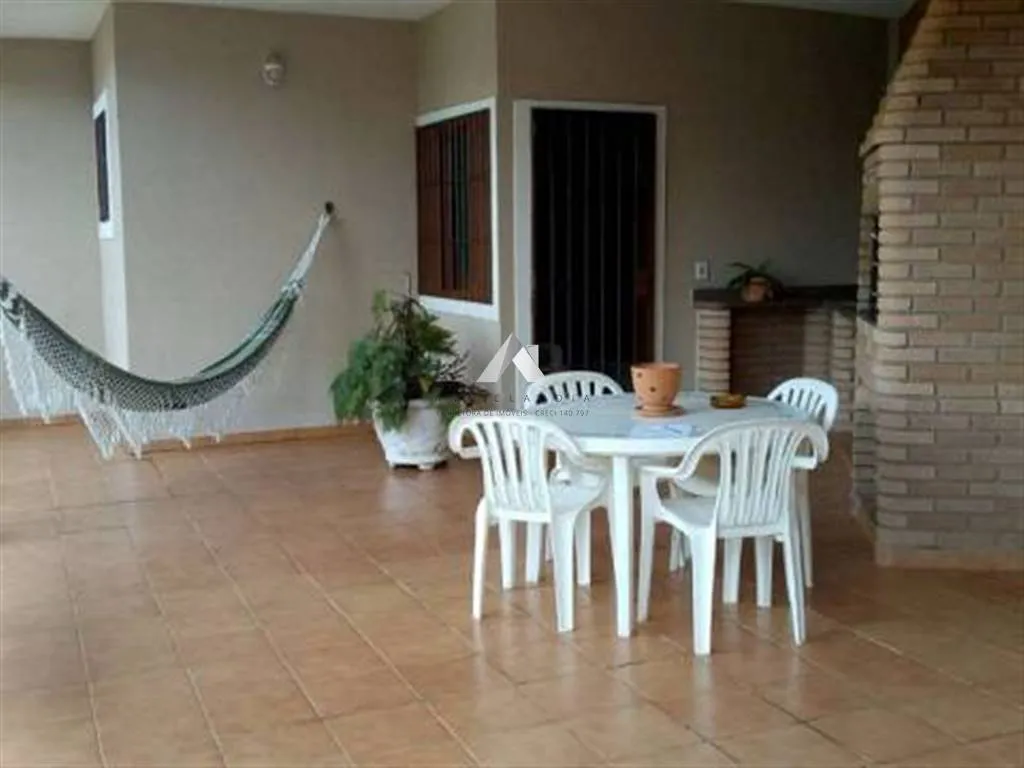 Imagem Casa lado praia a 60 metros do mar, otima localização em Mongaguá