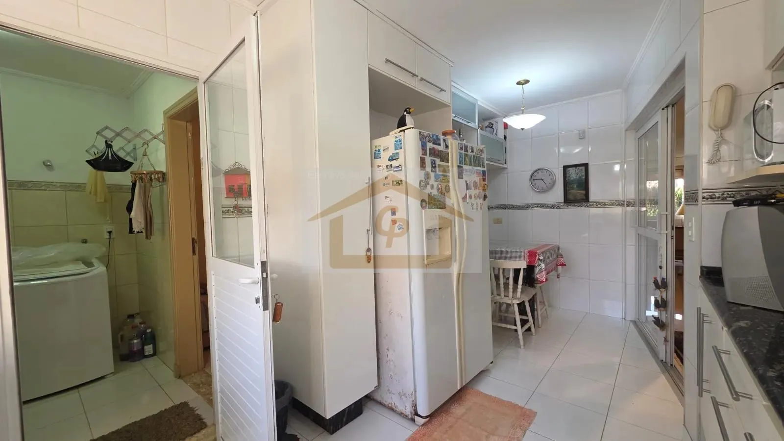 Imagem CASA TÉRREA EM CONDOMÍNIO FECHADO!!! 3 Suítes, 6 vagas *piscina