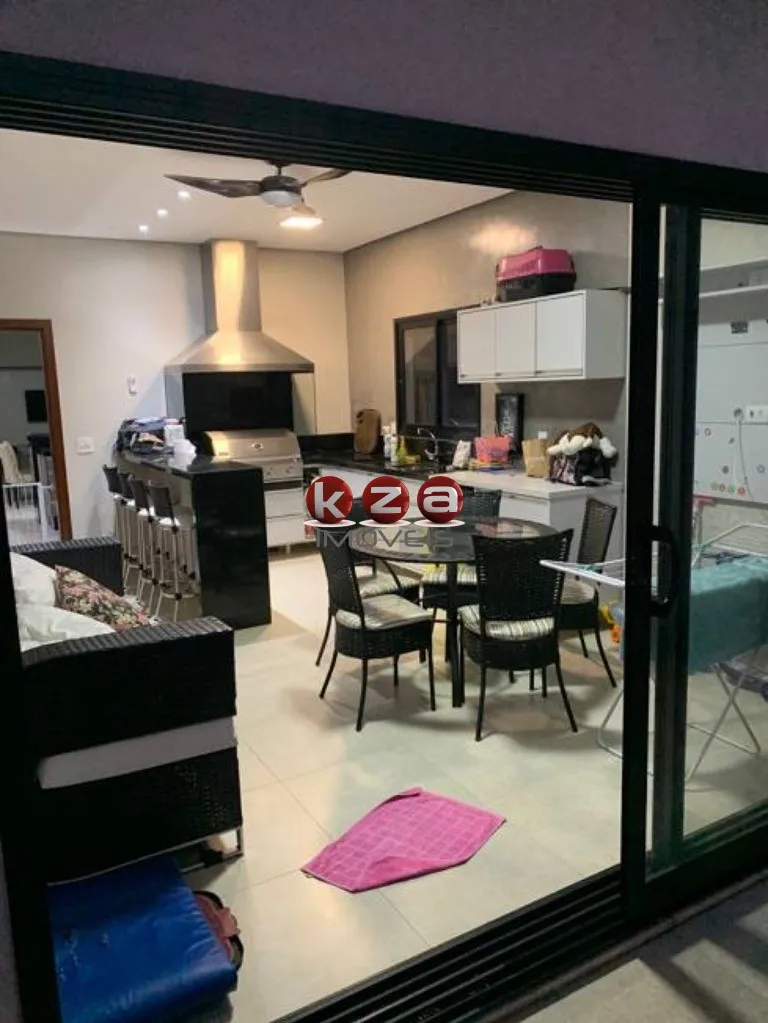 Imagem Casa para venda no Condomínio Portal do Jequitibá em Valinhos-SP: 3 quartos, 3 suítes, 1 sala, 4 banheiros, 2 vagas de garagem, 180 m².