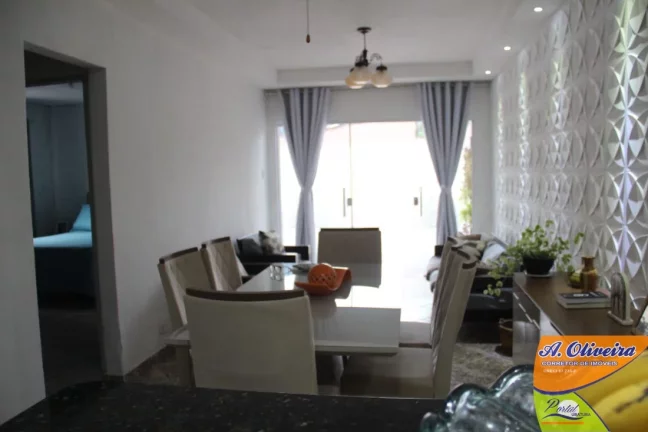 Imagem Linda Casa 04 Dormitorios (sendo 01 Suíte) - 200 Metros da Praia