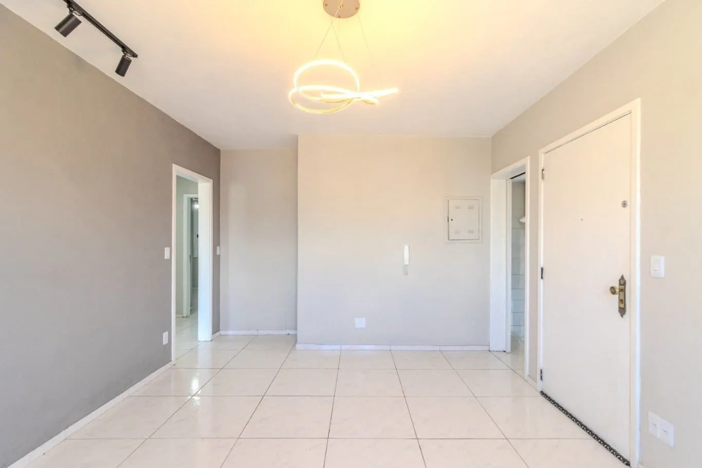 Imagem Apartamento de 2 dormitórios à venda em Vila Ipiranga, Porto Alegre.