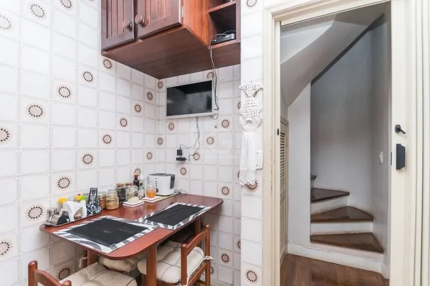 Imagem Cobertura para Venda - 180m², 3 dormitórios, sendo 1 suites, 1 vaga - Petrópolis