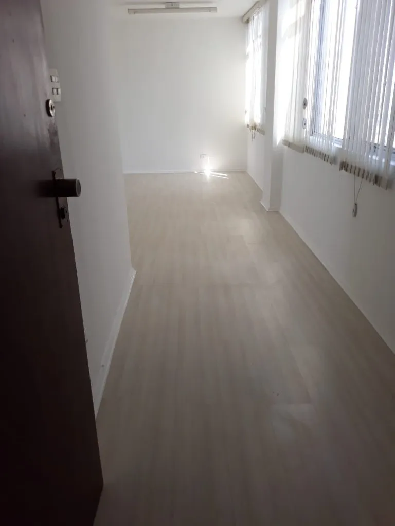 Imagem Sala comercial de 60m² para venda ou locação no Centro de Santo André-SP! Confira!