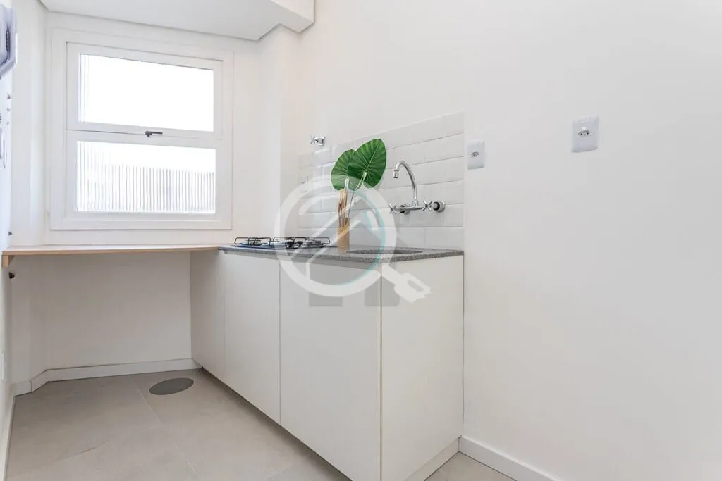 Imagem Apartamento de 1 Dormitório REFORMADO e semi mobiliado no bairro Petrópolis. Andar alto, 40,5m2 de...
