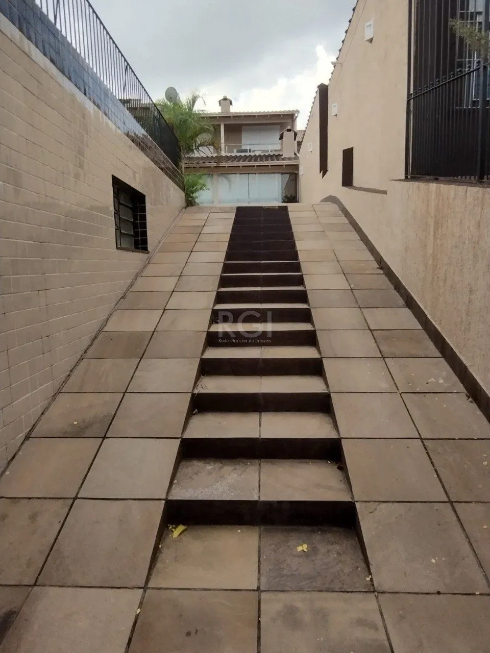 Imagem Casa sobrado mobiliado, 4 dormitórios, 1 suíte, 4 vagas de garagem, Bairro Bom Principio