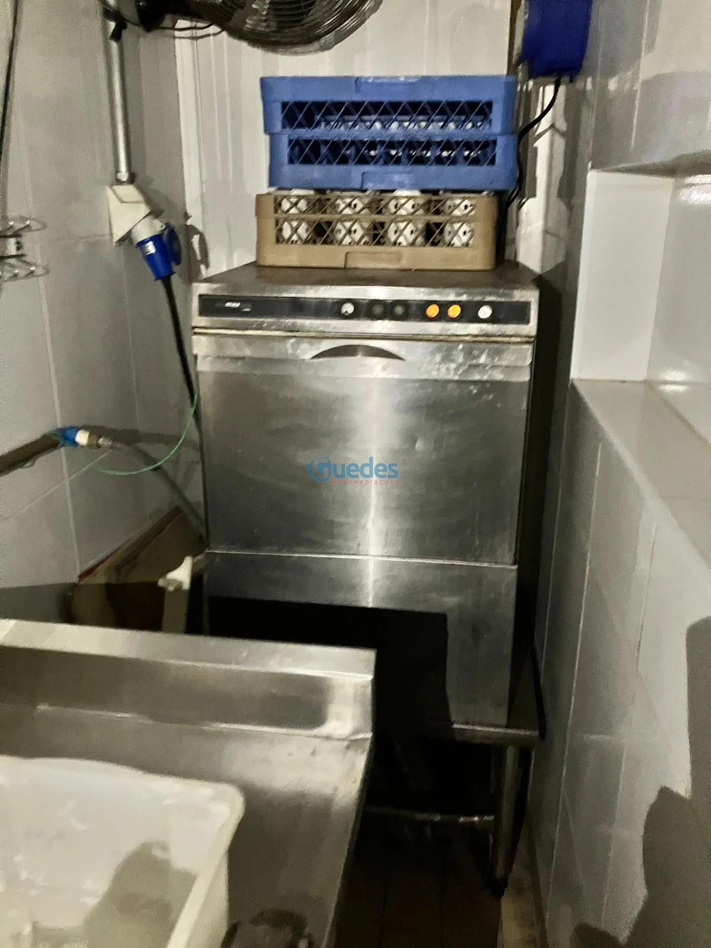 Imagem Imóvel comercial à venda, inclui instalações para restaurante. R$ 1.400.000