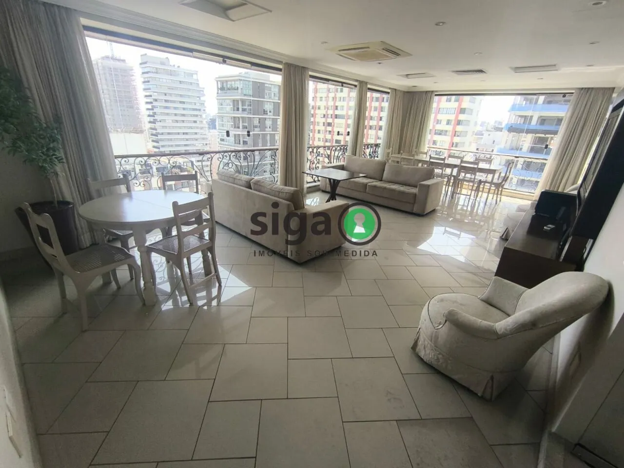 Imagem Flat à venda no Jardins com vaga , reformado e mobiliado .