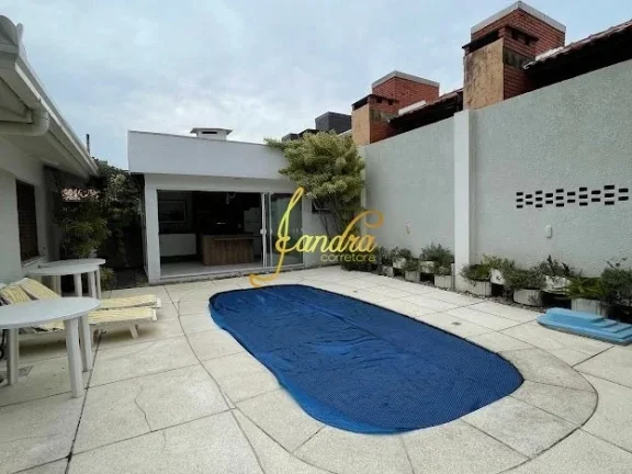 Imagem Casa no Centro de Xangri-la com 03 dormitórios com piscina