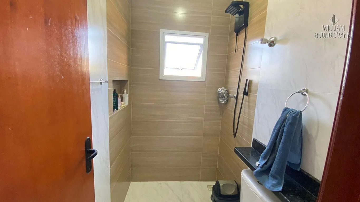 Imagem Casa de condomínio 2 dormitórios sendo 2 suítes com quintal no Tude bastos