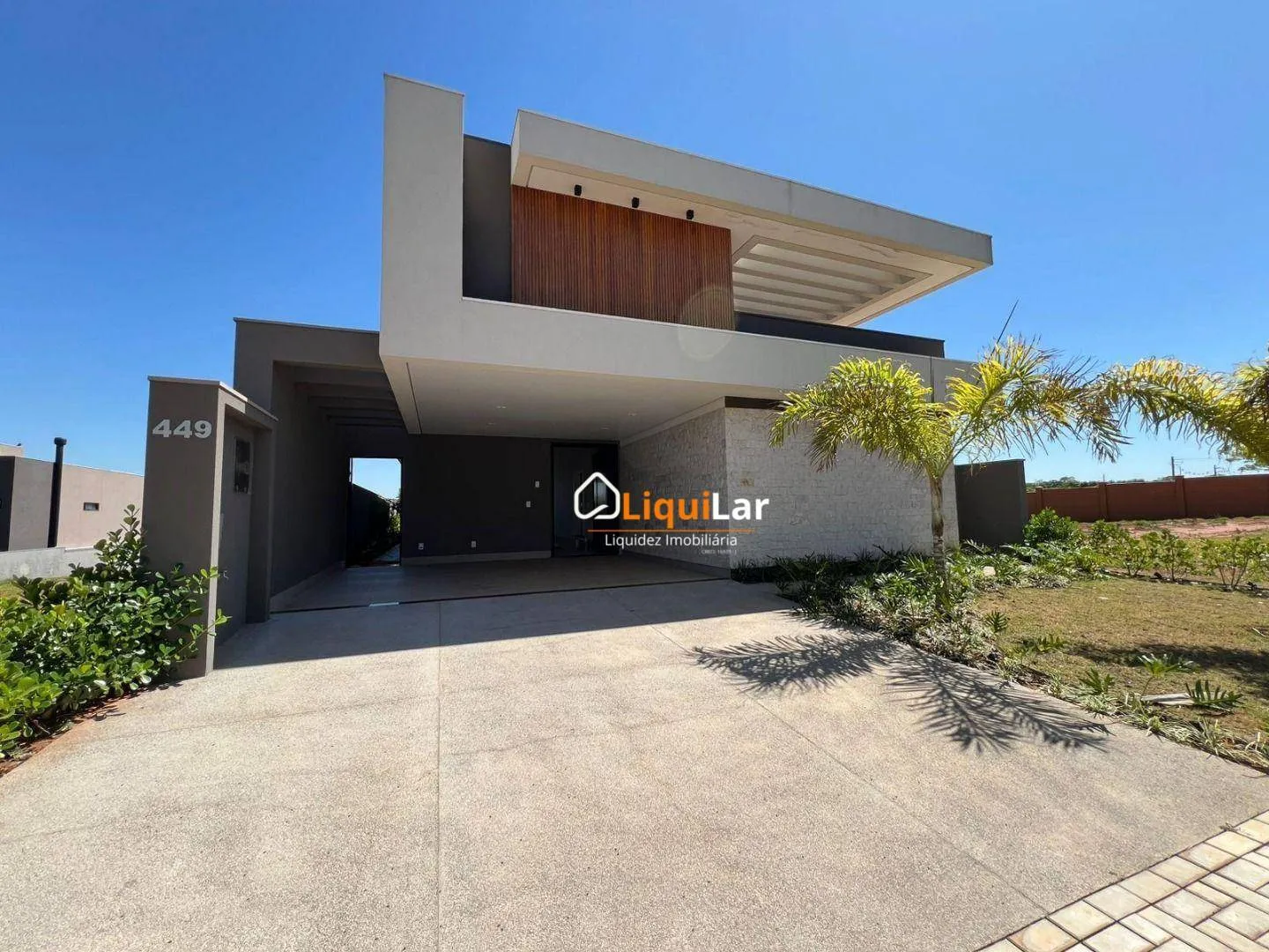 Foto do imóvel Casa Térrea de Alto Padrão com 3 Suítes, Espaço Gourmet e Piscina Aquecida