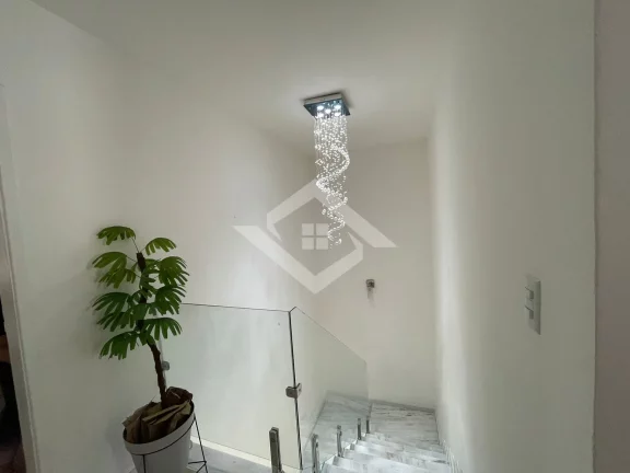 Imagem Casa Dúplex em Condomínio Fechado: Conforto e Segurança