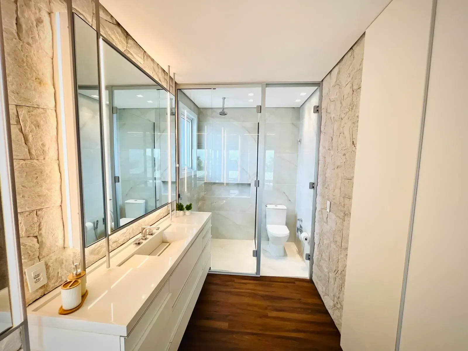 Imagem Sobrado com 4 Quartos à Venda, 290 m² em Village  - Capão da Canoa