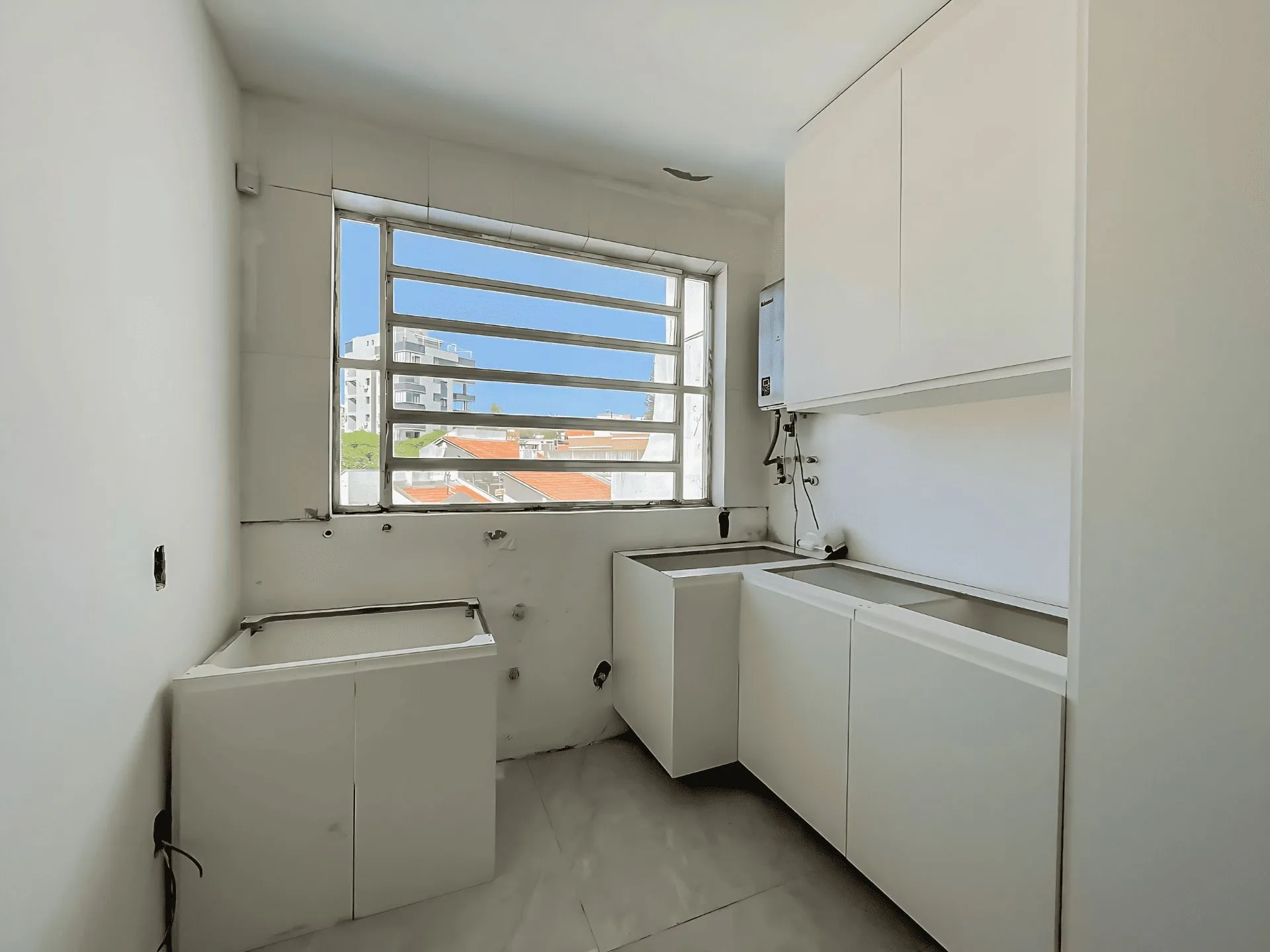 Imagem Casa Reformada com Piscina, 370m², 2 Suítes com Closet no Três Figueiras - POA