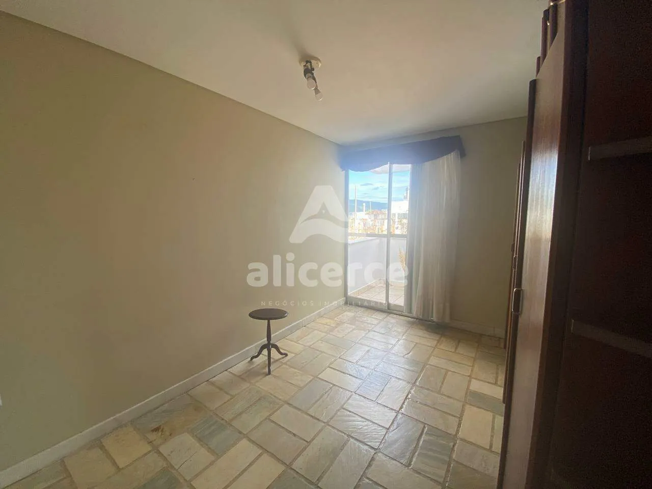 Imagem Cobertura à venda com 3 quartos 1 suíte, 232m² em Coqueiros Florianópolis