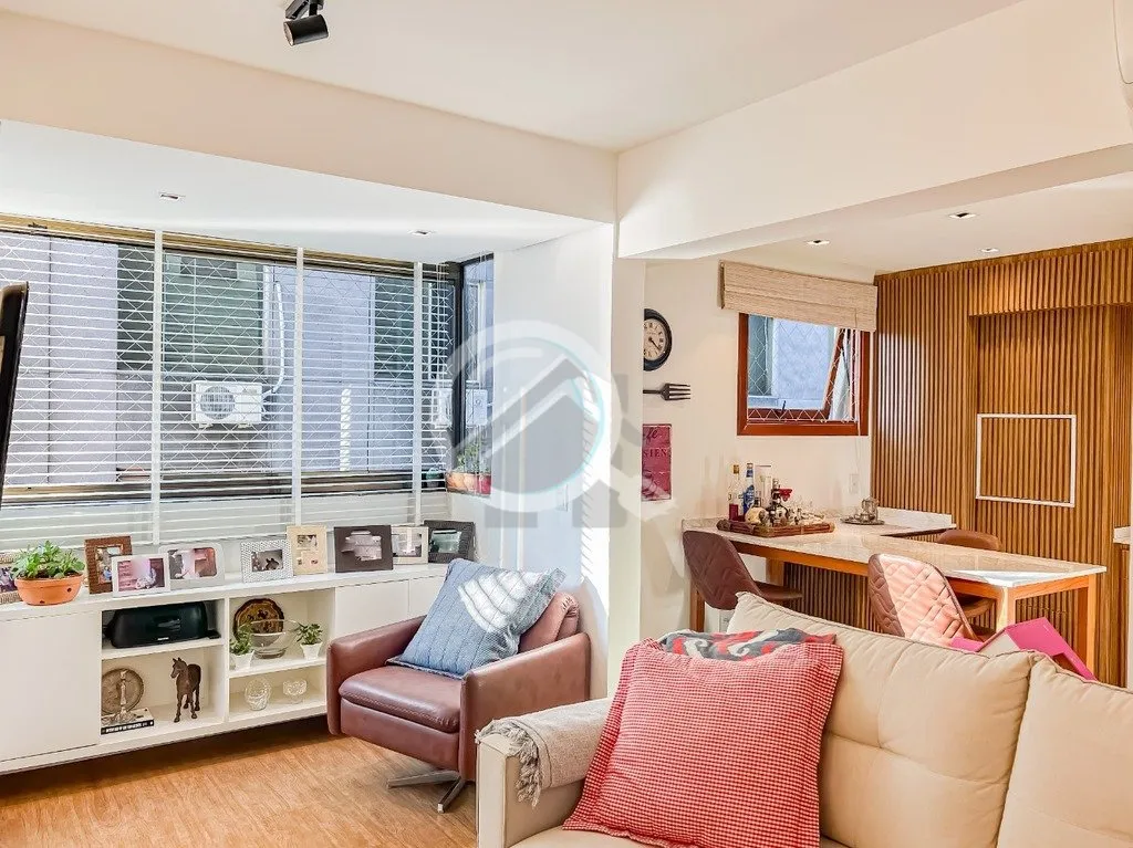 Imagem Este apartamento recentemente atualizado no Bairro Moinhos de Vento é uma verdadeira joia. Localiza...