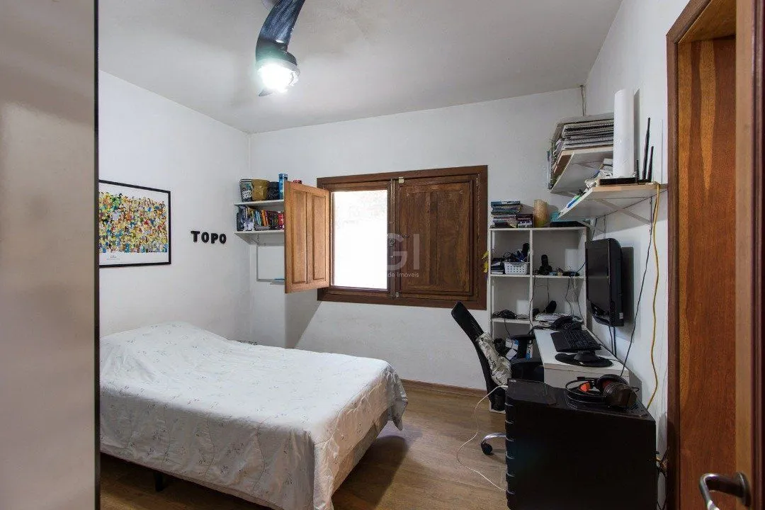Imagem Casa para Venda - 250m², 3 dormitórios, sendo 2 suites, 3 vagas - Ponta Grossa