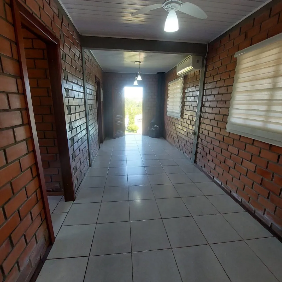 Imagem Casa com Piscina à Venda em Santo Onofre, Viamão