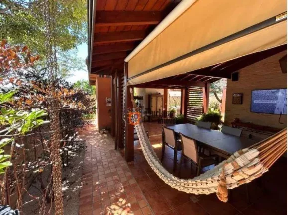 Imagem Linda casa de esquina, 260m², 3 suítes, 4 vagas, com estação de recarga para carro elétrico