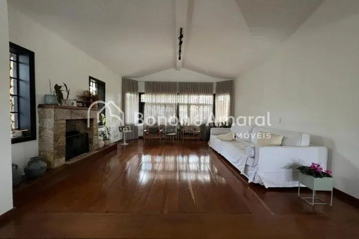 Imagem Casa de Condomínio com 500 m² e 4 quartos