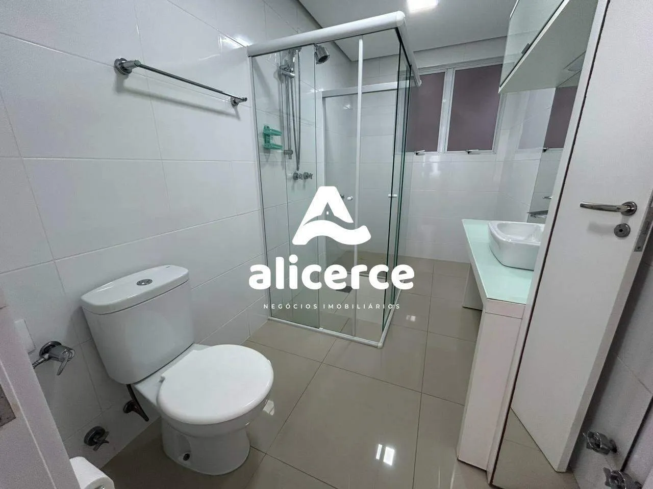 Imagem Apartamento Duplex à venda com 129m² l 3 quartos l 3 suítes l Vista Mar l Estreito - Florianópolis/SC