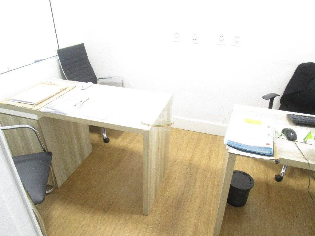 Imagem Casa para Venda - 227m², 4 dormitórios, 1 vaga - Menino Deus