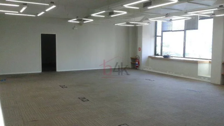 Imagem Sala Comercial de 374m² com 8 Vagas para Alugar na Berrini