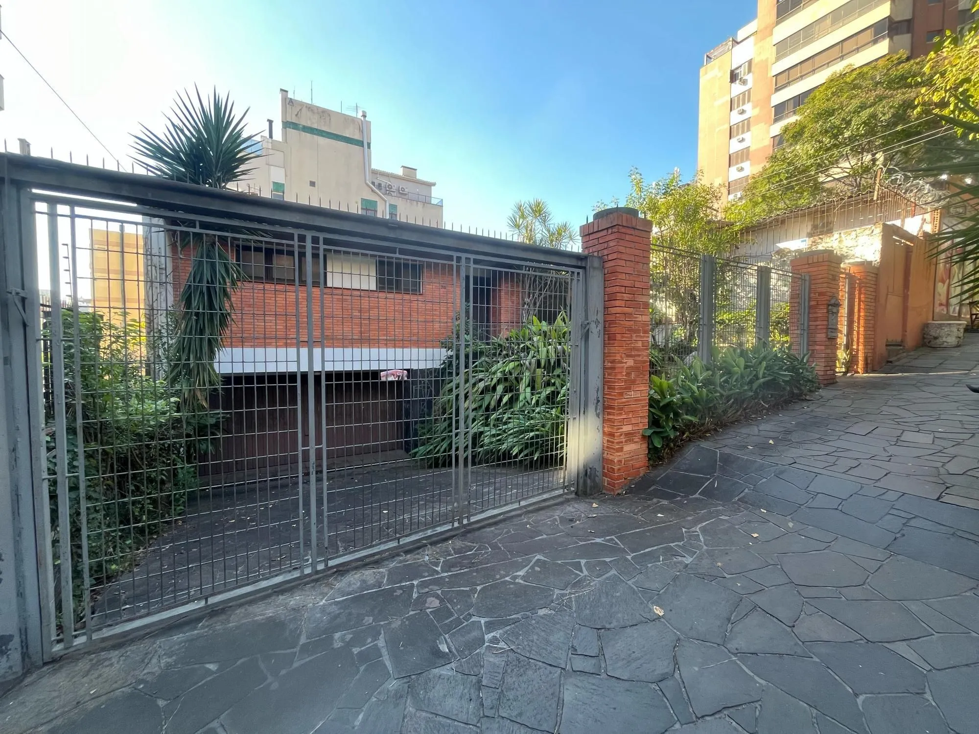 Imagem Casa de 3 quartos, suíte e 2 vagas de garagem bairro Auxiliadora em Porto Alegre