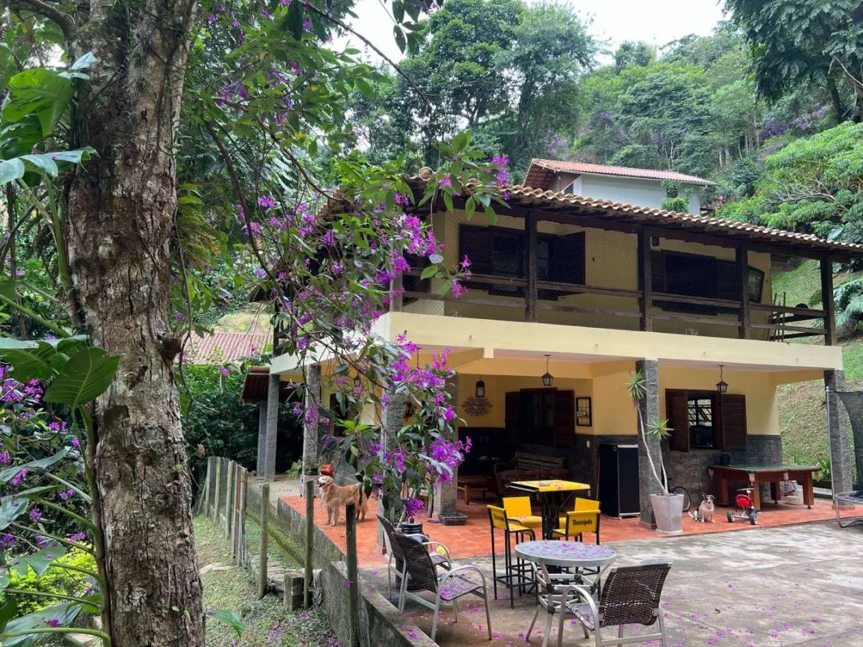 Foto do imóvel Casa em Condomínio para Venda em Petrópolis / RJ em Estrada Philuvio Cerqueira Rodrigues