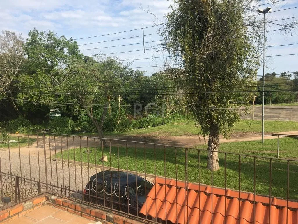 Imagem Sobrado para Venda - 92m², 3 dormitórios, 2 vagas - Restinga Nova